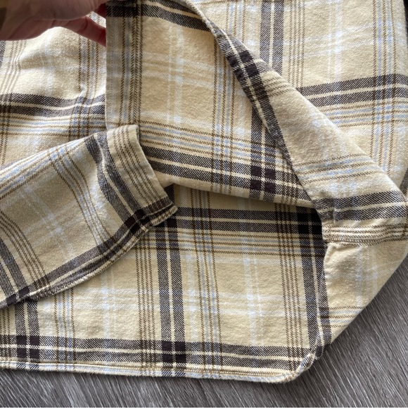 H&M Relaxed Fit Plaid Shirt - Picture 4 of 7